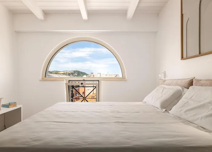 Suite 33 - Boutique Apartments